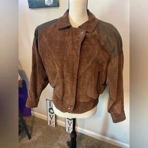 Bermans Woman’s Vintage Bomber Style Leather Jacket in great vintage condition